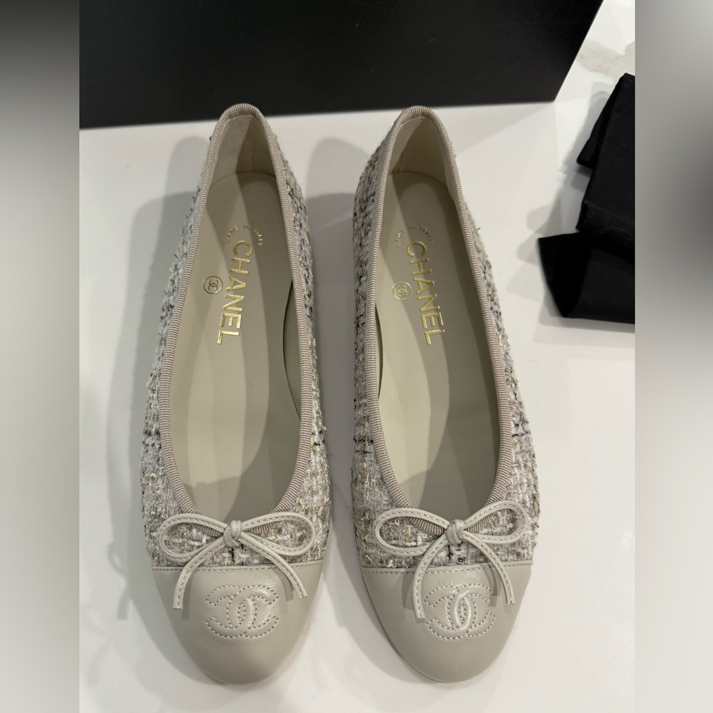 NWT Chanel ballerina, size 37 (US7), gray, gold, ivory